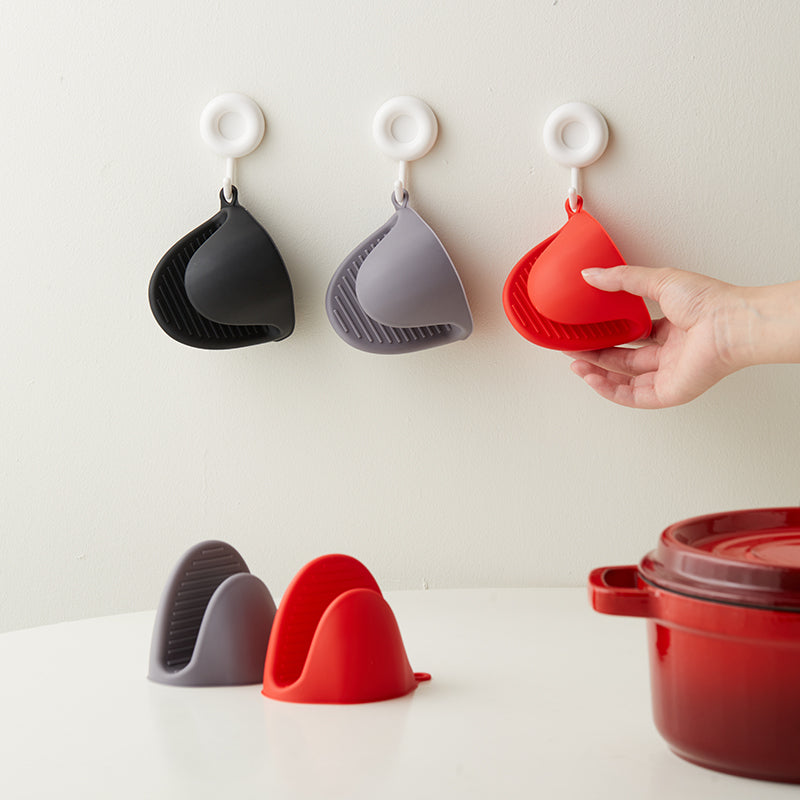 Mini Silicone Oven Mitts – Heat-Resistant Grips for Safe Cooking & Baking