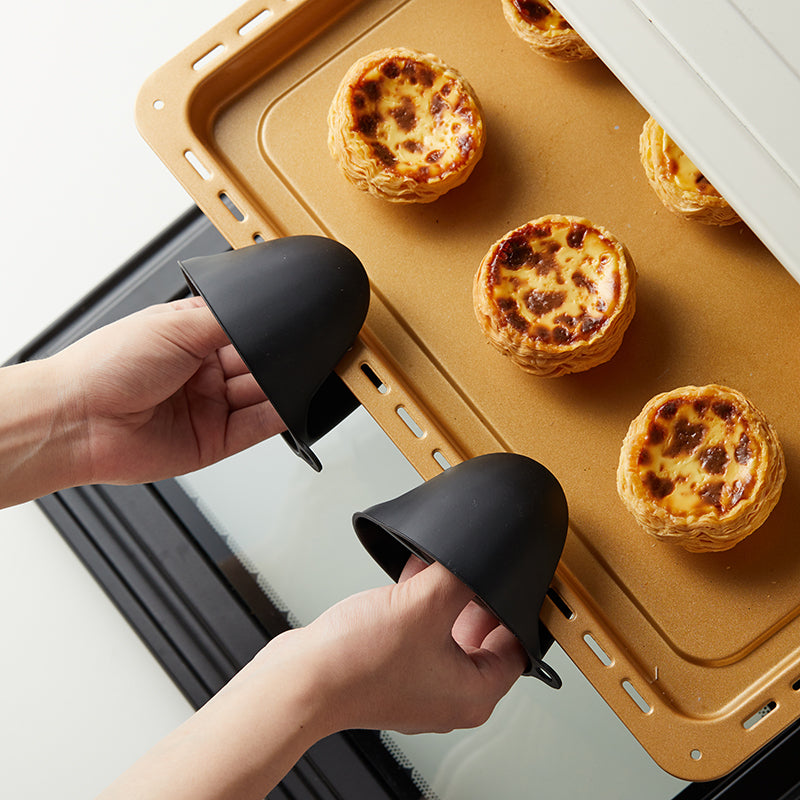 Mini Silicone Oven Mitts – Heat-Resistant Grips for Safe Cooking & Baking